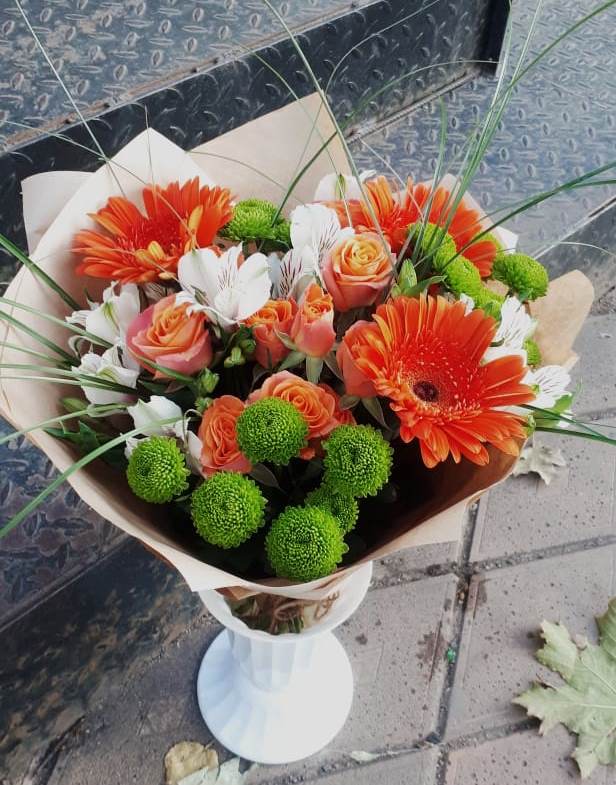 Букет цветов из: Герберы, Хризантемы, Альстромерии и Розы в Солянке