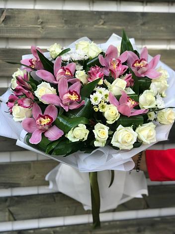 Букет цветов из: Розы и Хризантемы в Солянке
