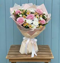 Букет цветов из:  Гвоздики, Орхидеи и Розы в Солянке