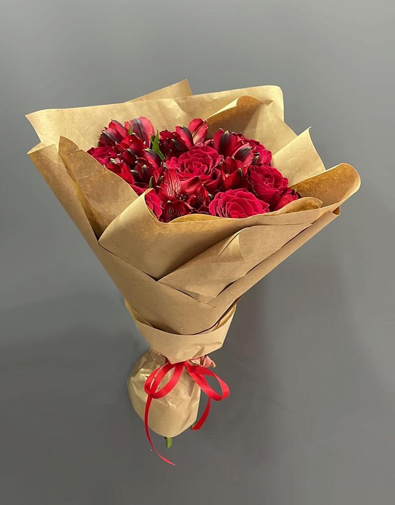 Букет цветов из: Альстромерии и Розы в Солянке