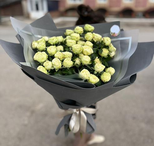 Букет Белые кустовые розы Солинеро в Солянке