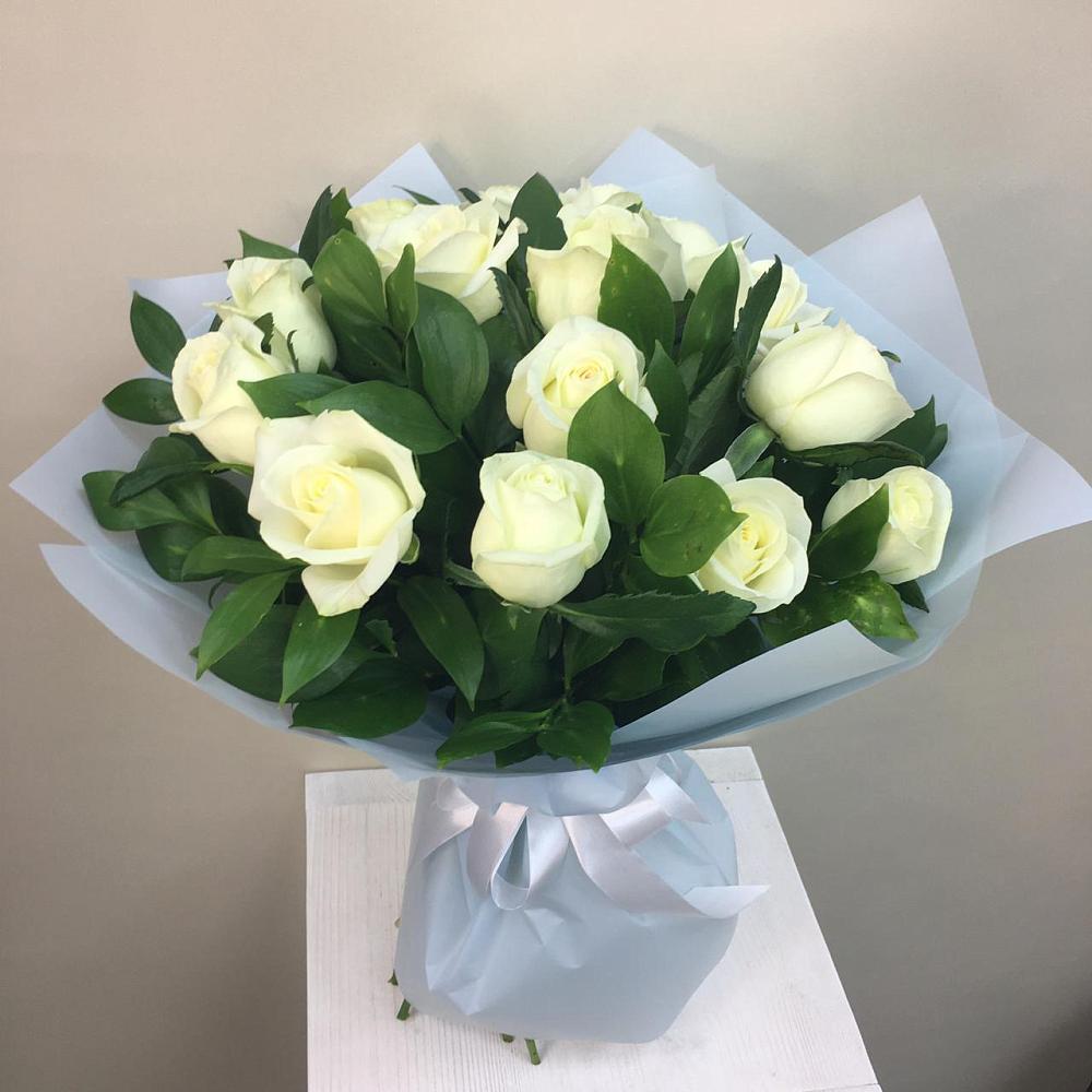 Букет 15 Белых роз Проуд в Солянке