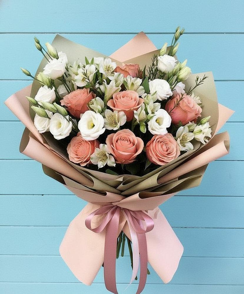 Букет цветов из: Розы, Альстромерии и Лизиантусы в Солянке