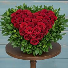 Цветочная композиция из Розы в виде сердца в Солянке