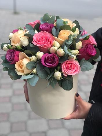 Цветочная композиция из Розы в шляпной коробке в Солянке