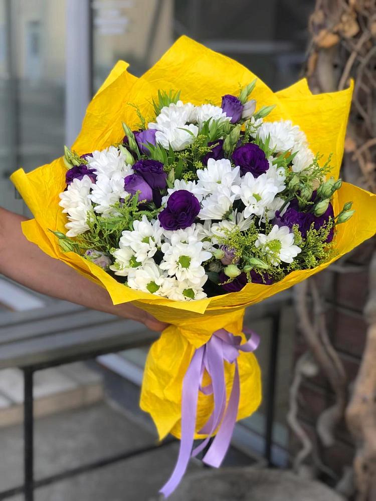 Букет цветов из: Ирисы, Хризантемы и Ромашки в Солянке