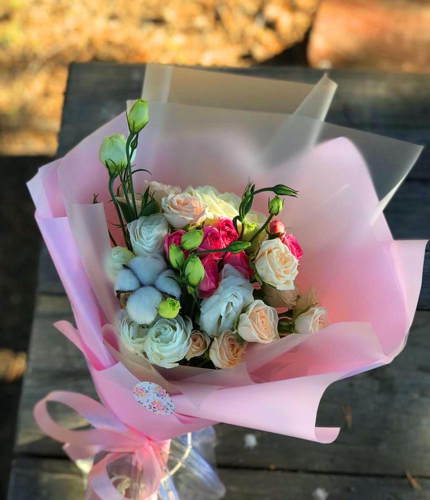 Букет цветов из: Розы и Лизиантусы в Солянке