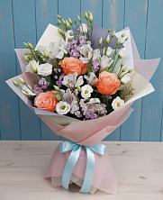 Букет цветов из:  Лизиантусы, Розы, Альстромерии и Гипсофила в Солянке