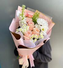 Букет цветов из:  Хризантемы и Розы в Солянке