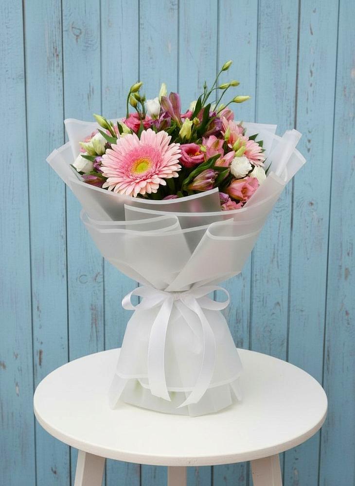 Букет цветов из: Герберы, Альстромерии и Лизиантусы в Солянке