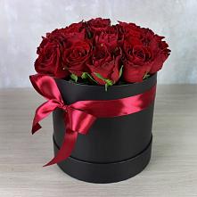 Цветочная композиция из Розы в шляпной коробке в Солянке