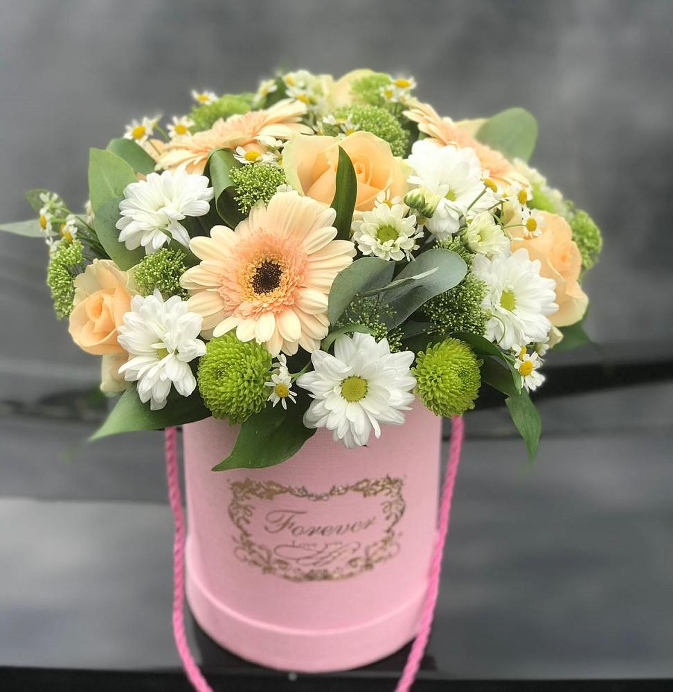 Цветочная композиция из Розы, Герберы и Хризантемы в шляпной коробке в Солянке